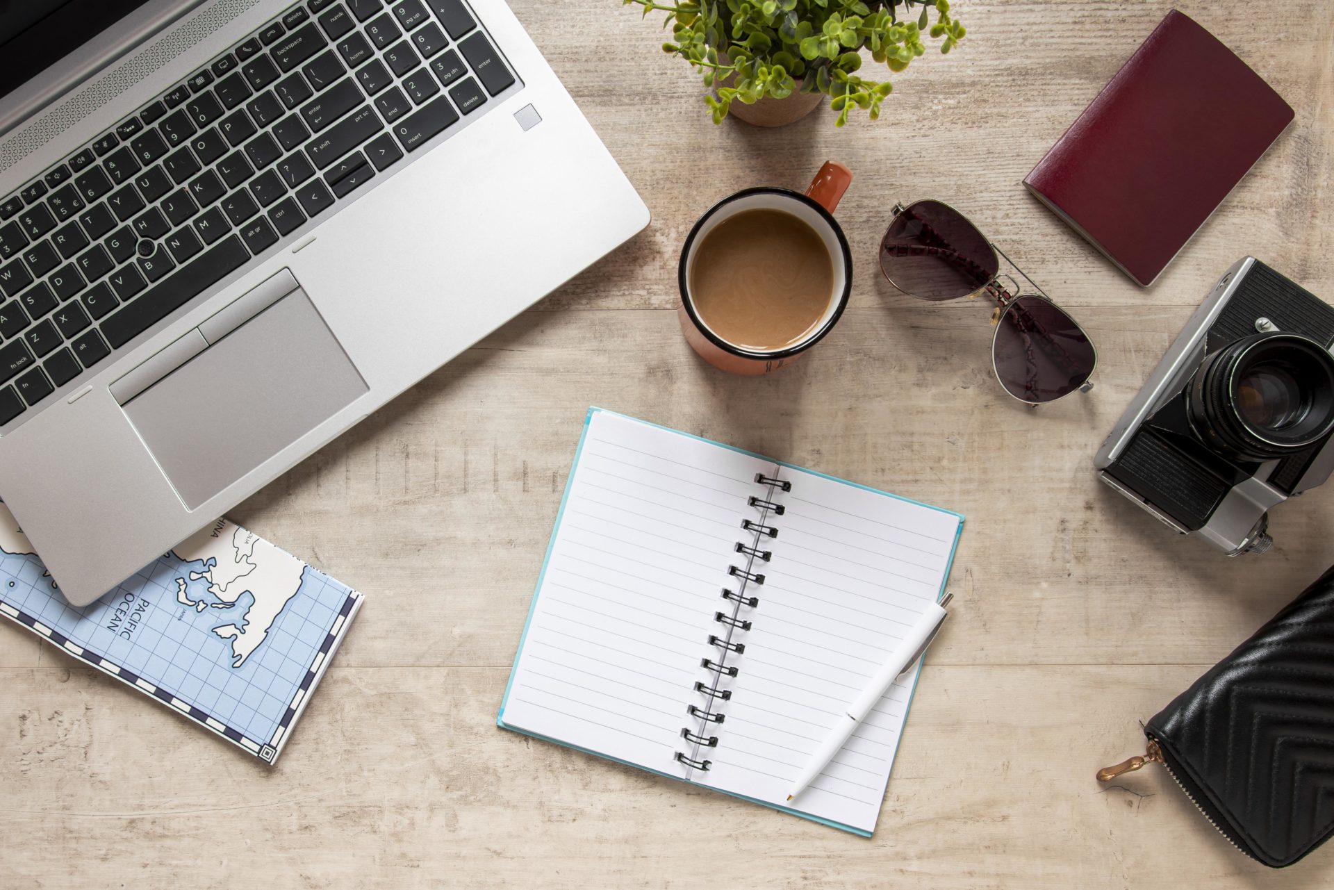 traveling-items-arrangement-top-view